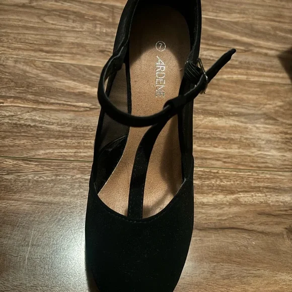 Heels - Picture 2 of 6